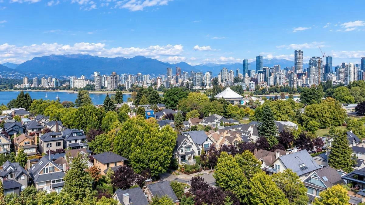 1346 Walnut Street, Vancouver, BC, V6J 3R3