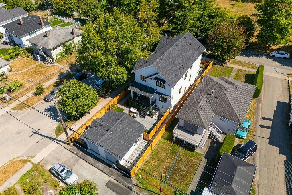2598 E 16th Avenue, Vancouver, BC, V5M 2L5 - 33