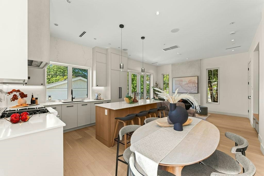 2598 E 16th Avenue, Vancouver, BC, V5M 2L5 - 13