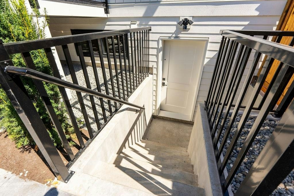 2598 E 16th Avenue, Vancouver, BC, V5M 2L5 - 25