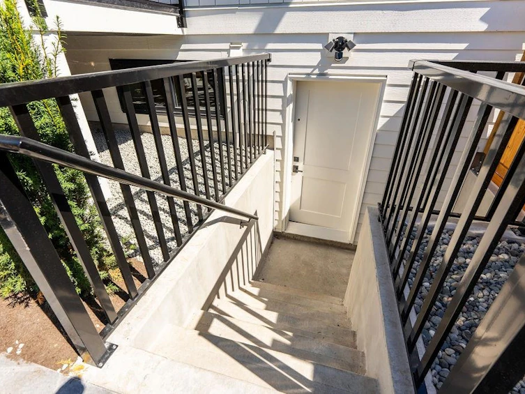 2598 E 16th Avenue, Vancouver, BC, V5M 2L5 - 25