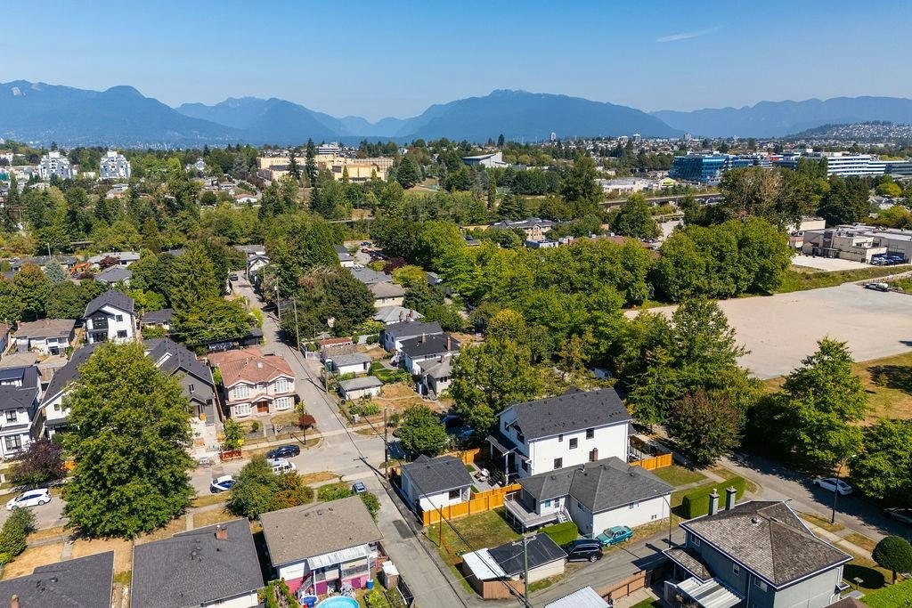 2598 E 16th Avenue, Vancouver, BC, V5M 2L5 - 37