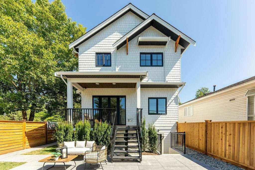 2598 E 16th Avenue, Vancouver, BC, V5M 2L5
