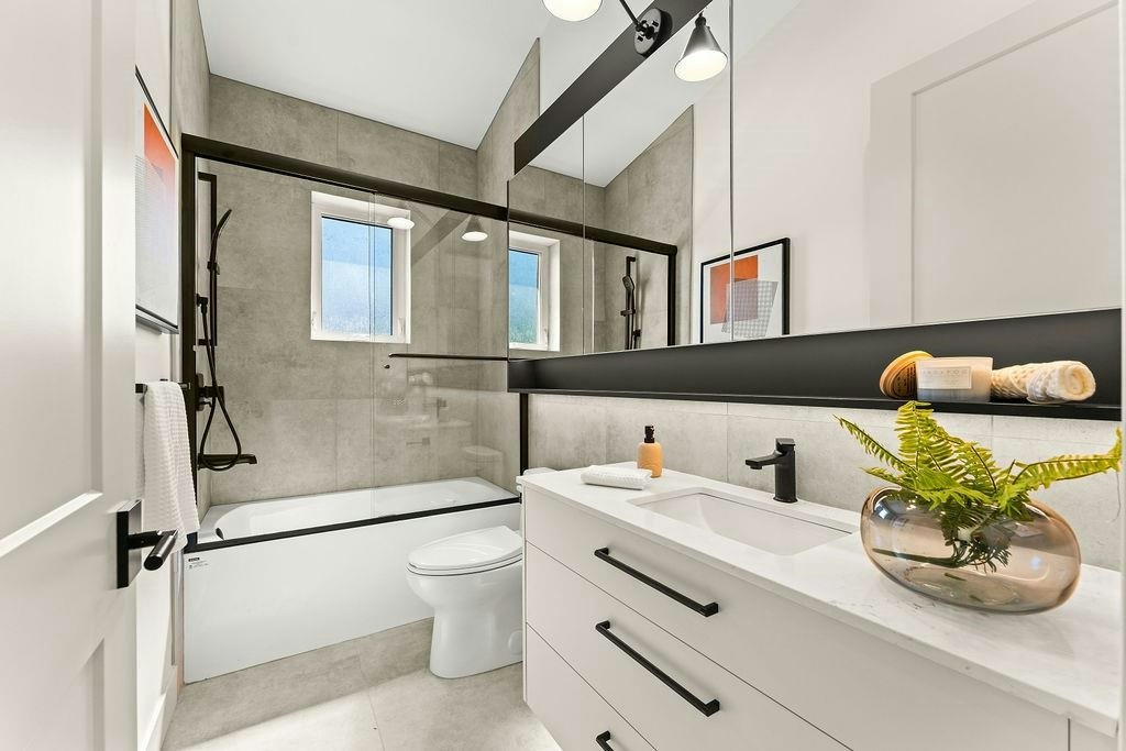 2598 E 16th Avenue, Vancouver, BC, V5M 2L5 - 19