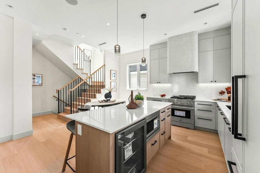 2598 E 16th Avenue, Vancouver, BC, V5M 2L5 - 10
