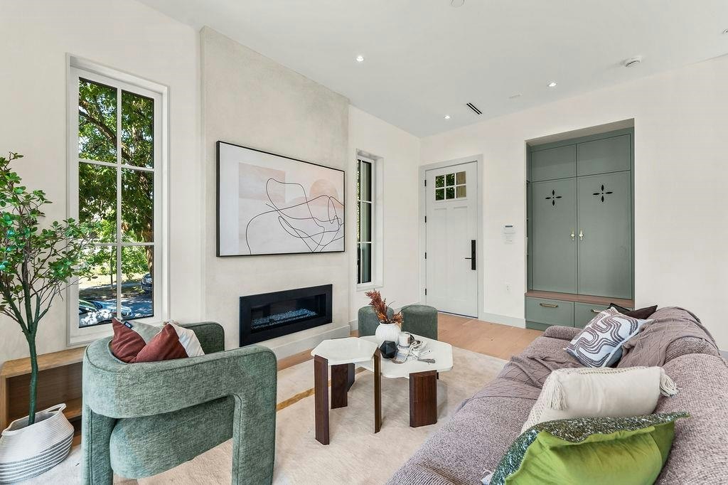 2598 E 16th Avenue, Vancouver, BC, V5M 2L5 - 9