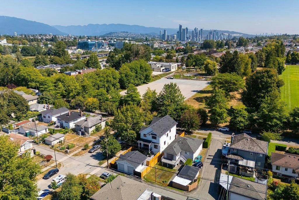 2598 E 16th Avenue, Vancouver, BC, V5M 2L5 - 36