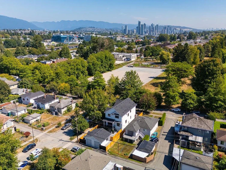 2598 E 16th Avenue, Vancouver, BC, V5M 2L5 - 36