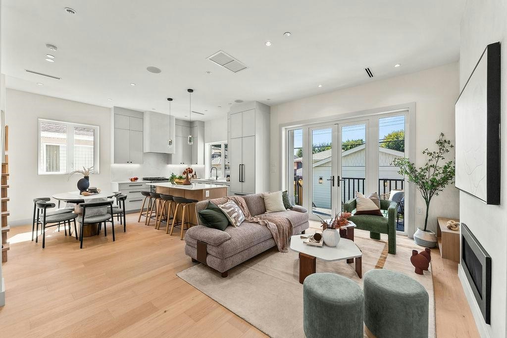 2598 E 16th Avenue, Vancouver, BC, V5M 2L5 - 6