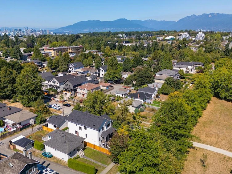 2598 E 16th Avenue, Vancouver, BC, V5M 2L5 - 35