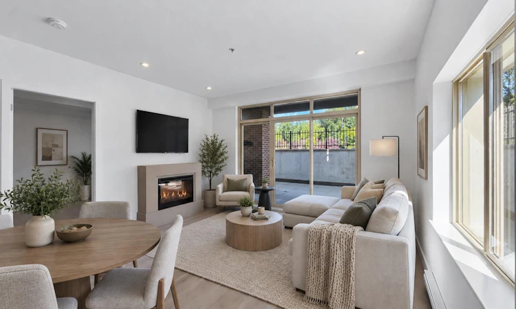204-1273 Marine Drive