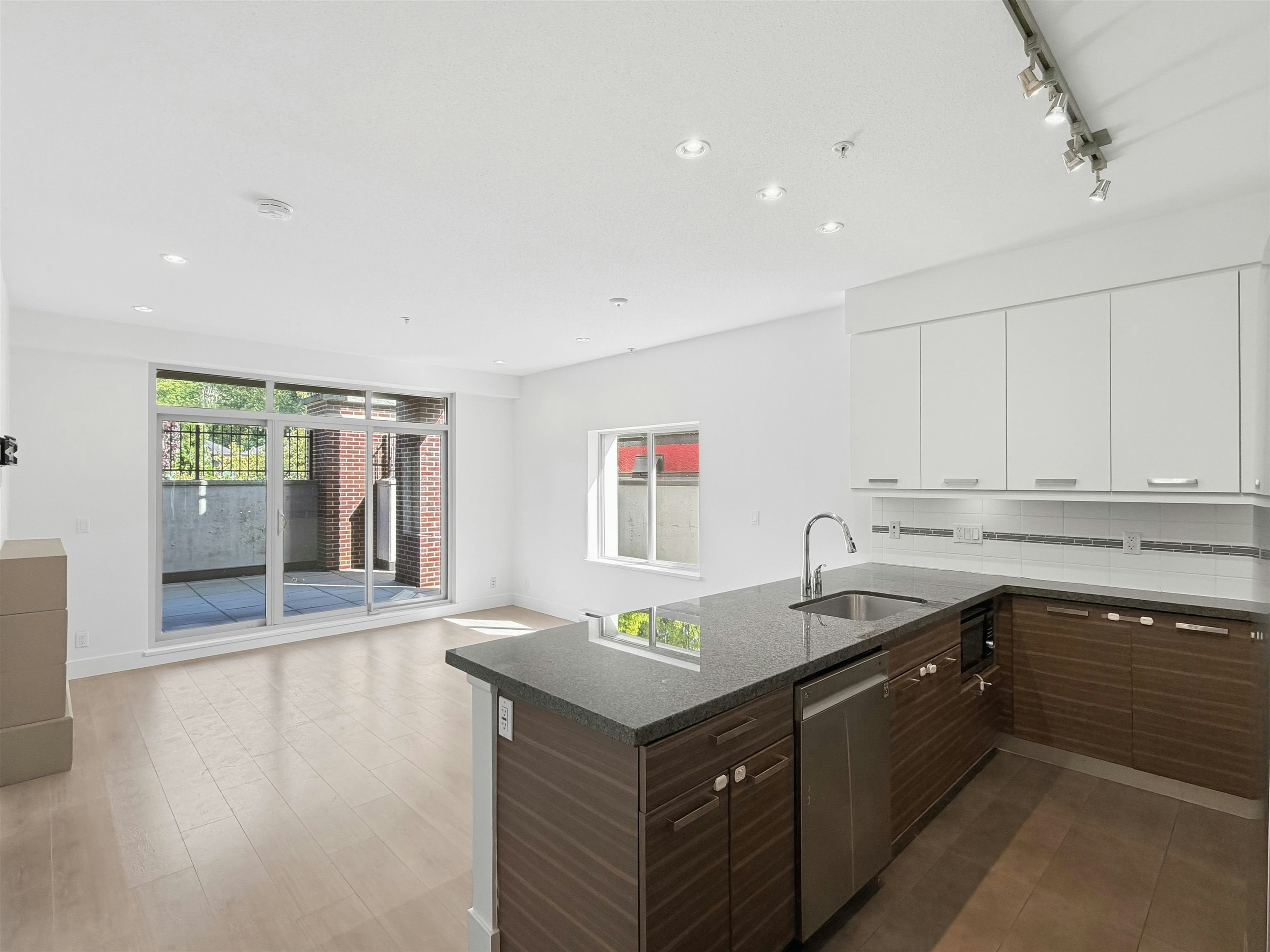 204-1273 Marine Drive, North Vancouver, BC, V7P 1T3 - 8