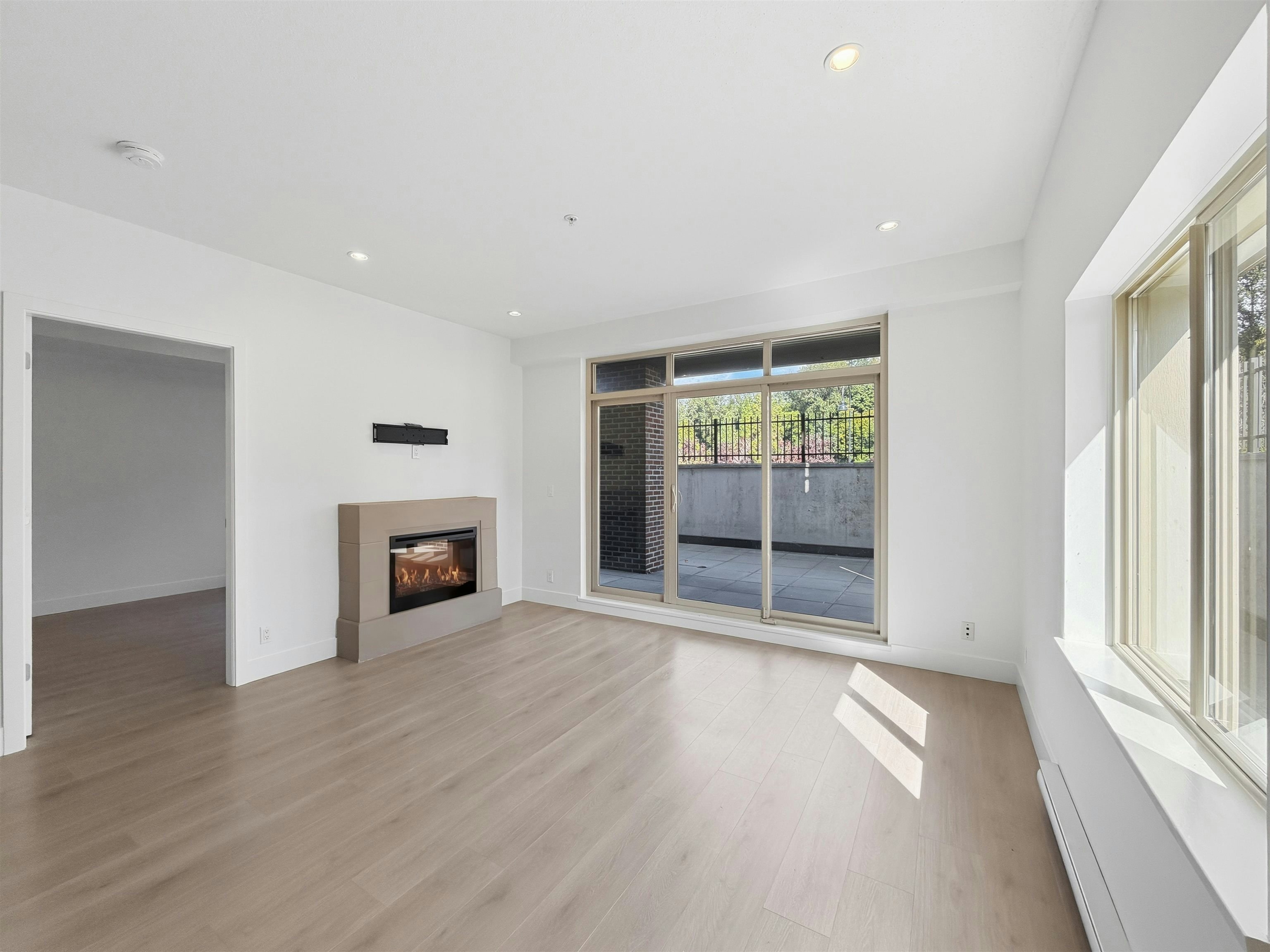 204-1273 Marine Drive - 2