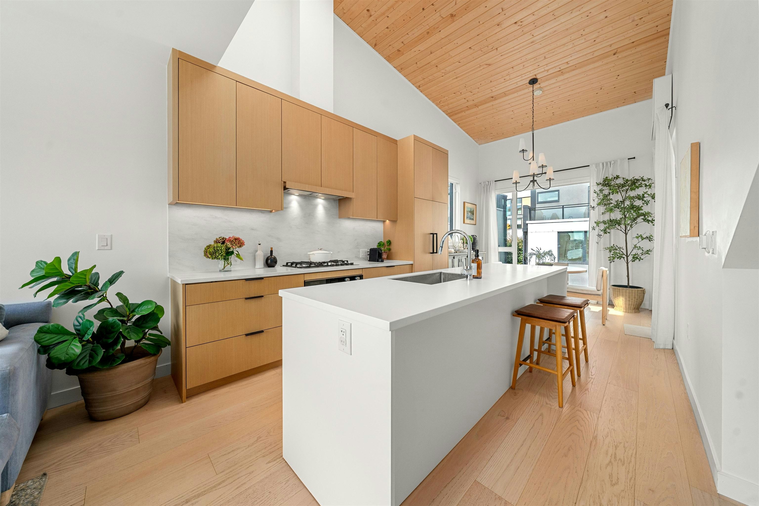 224-650 E 2nd Street, North Vancouver, BC, V7L 1E3