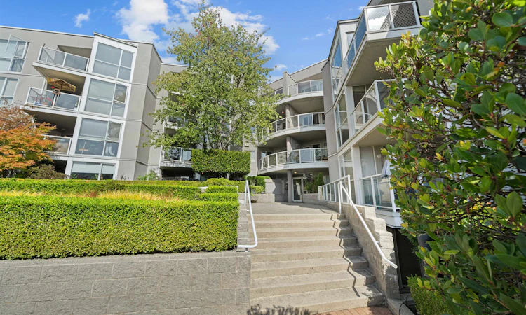 409-8430 Jellicoe Street
