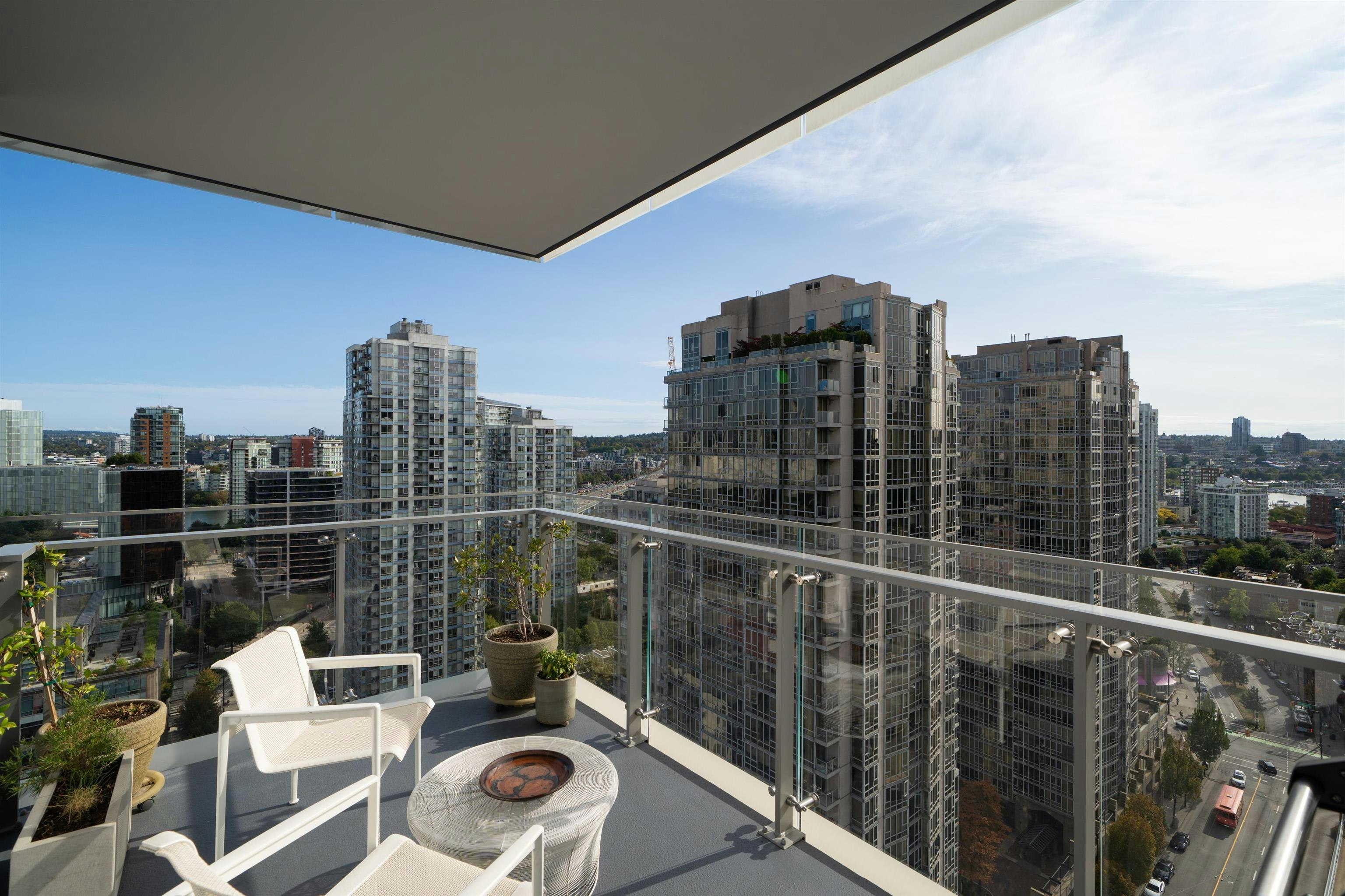 2004-885 Cambie Street - 4