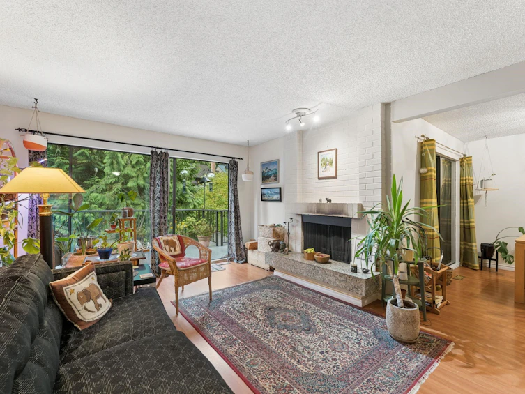 834 Hendecourt Road, North Vancouver, BC, V7K 2Y2