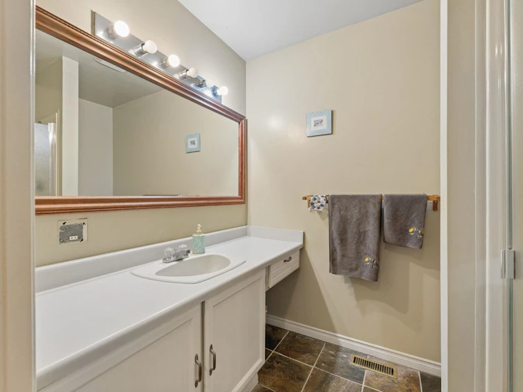 834 Hendecourt Road, North Vancouver, BC, V7K 2Y2 - 16