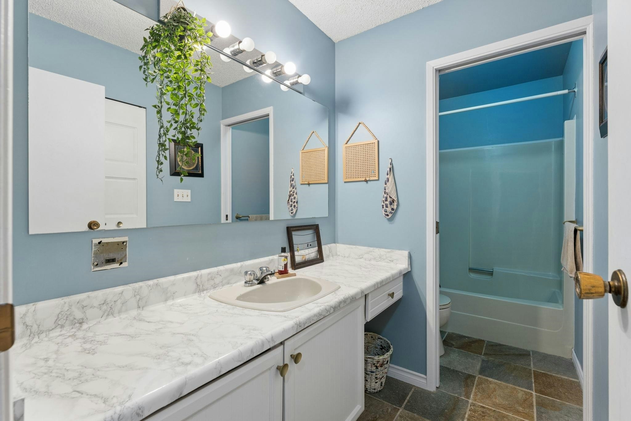 834 Hendecourt Road, North Vancouver, BC, V7K 2Y2 - 19