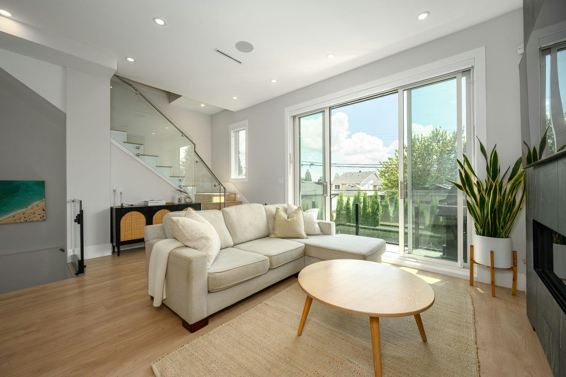 3-215 E 21st Street - 2