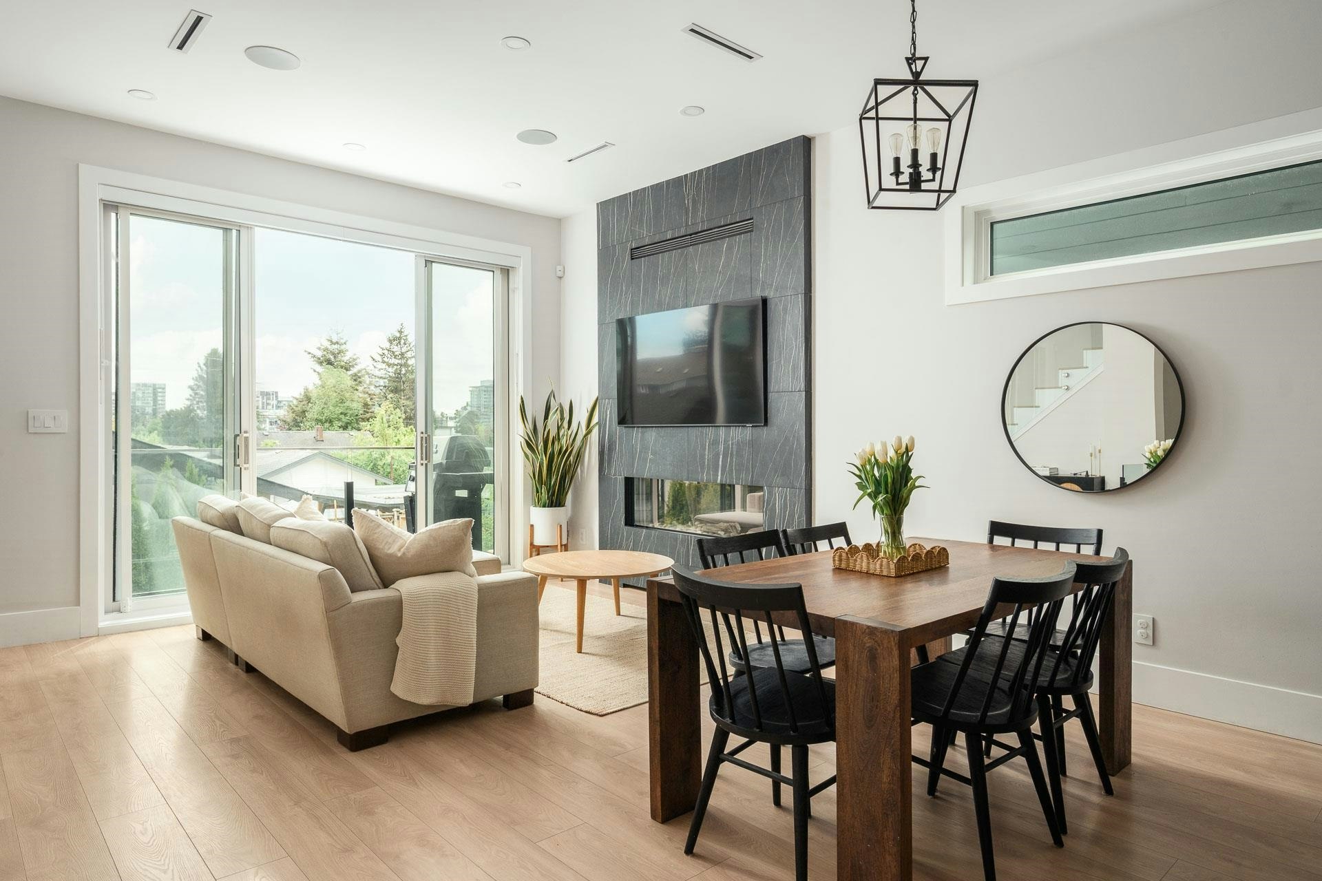 3-215 E 21st Street, North Vancouver, BC, V7L 3B7