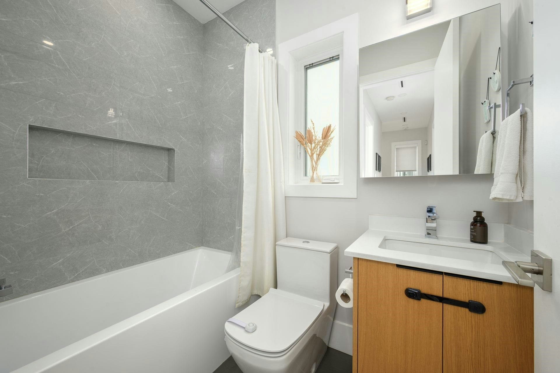 3-215 E 21st Street, North Vancouver, BC, V7L 3B7 - 24