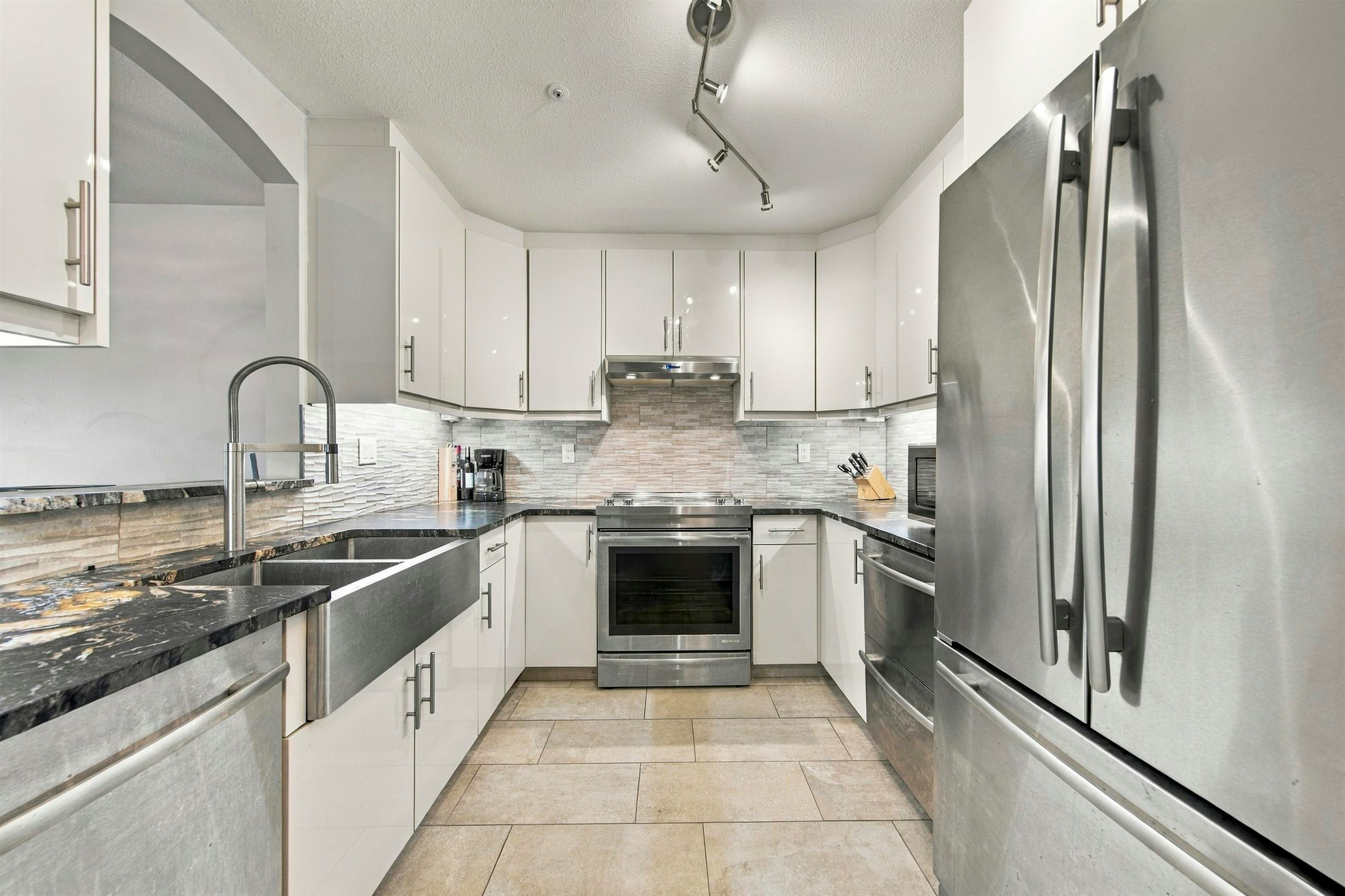 109-5835 Hampton Place, Vancouver, BC, V6T 2G2