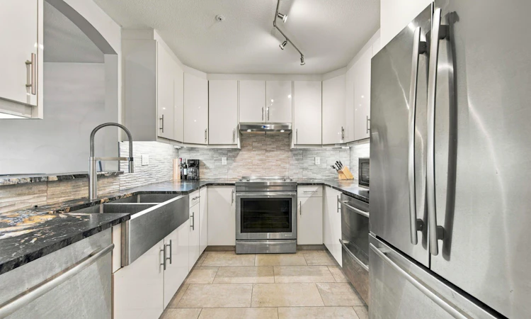 109-5835 Hampton Place