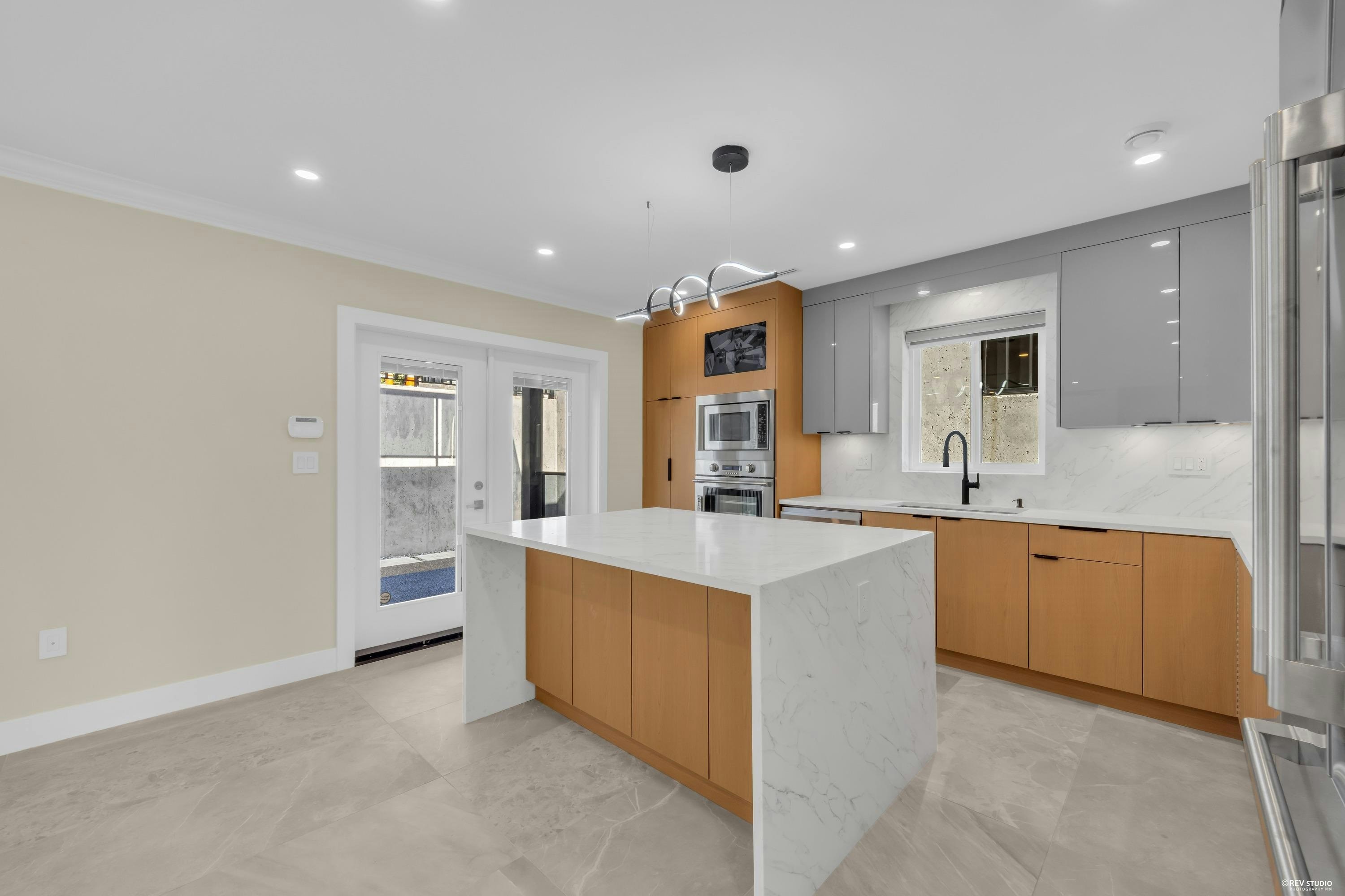 800 Montroyal Boulevard, North Vancouver, BC, V7R 2G6 - 6