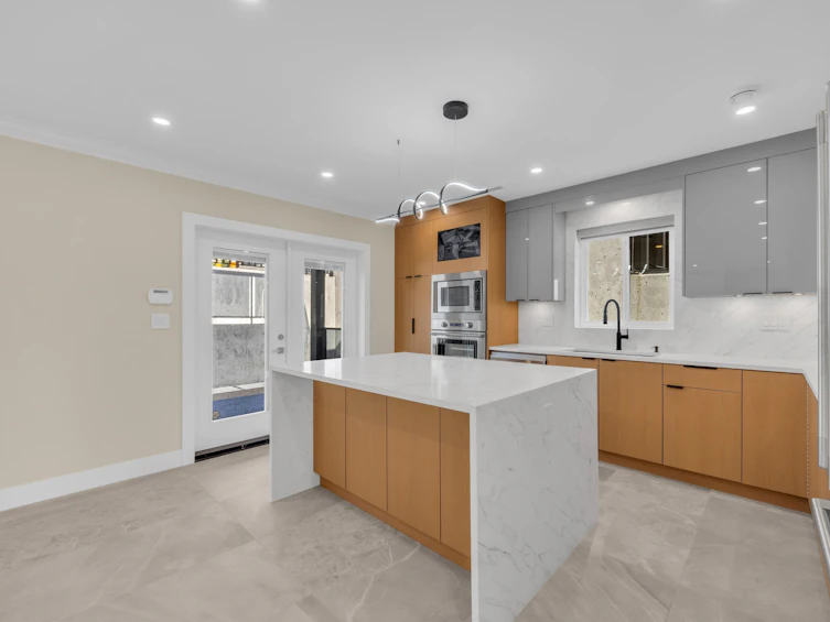 800 Montroyal Boulevard, North Vancouver, BC, V7R 2G6 - 6