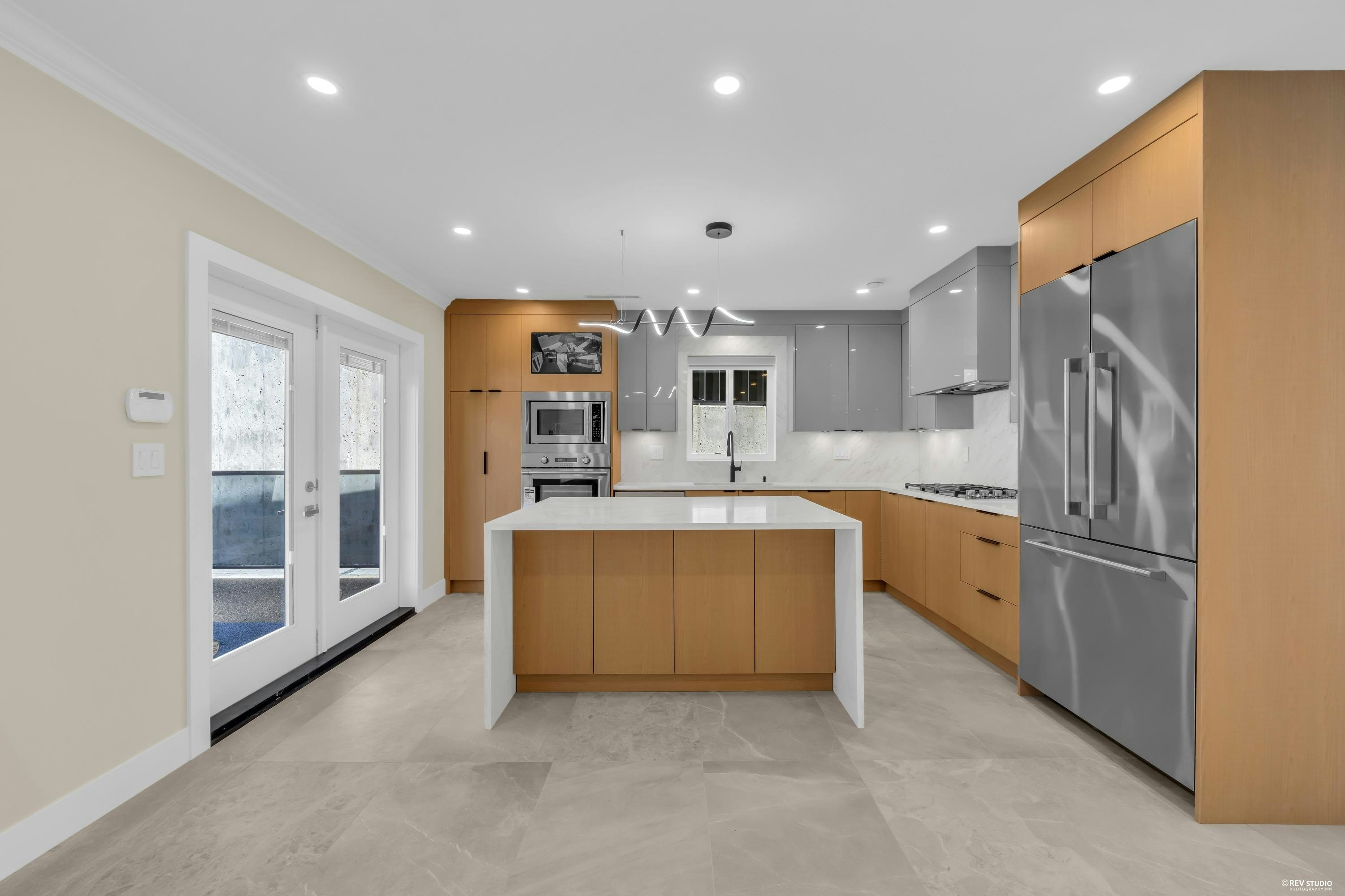 800 Montroyal Boulevard, North Vancouver, BC, V7R 2G6 - 9