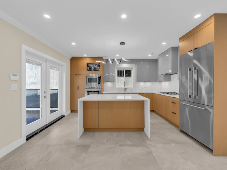 800 Montroyal Boulevard, North Vancouver, BC, V7R 2G6 - 9