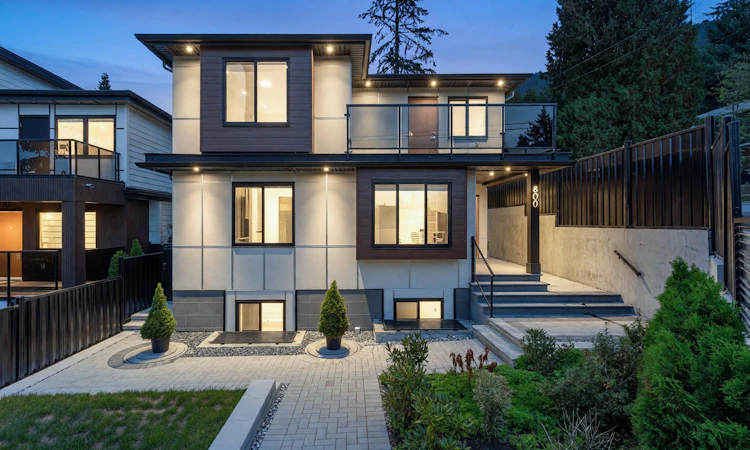 800 Montroyal Boulevard
