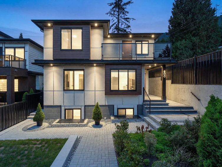 800 Montroyal Boulevard, North Vancouver, BC, V7R 2G6