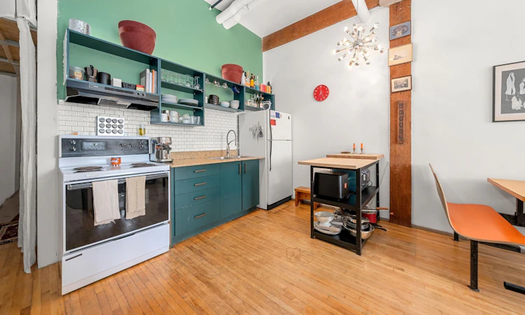 120-2556 E Hastings Street