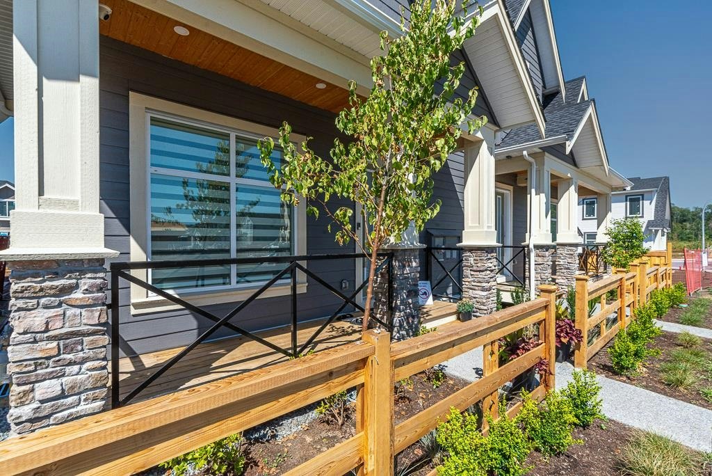 7422 196 Street, Surrey, BC, V3A 7X8