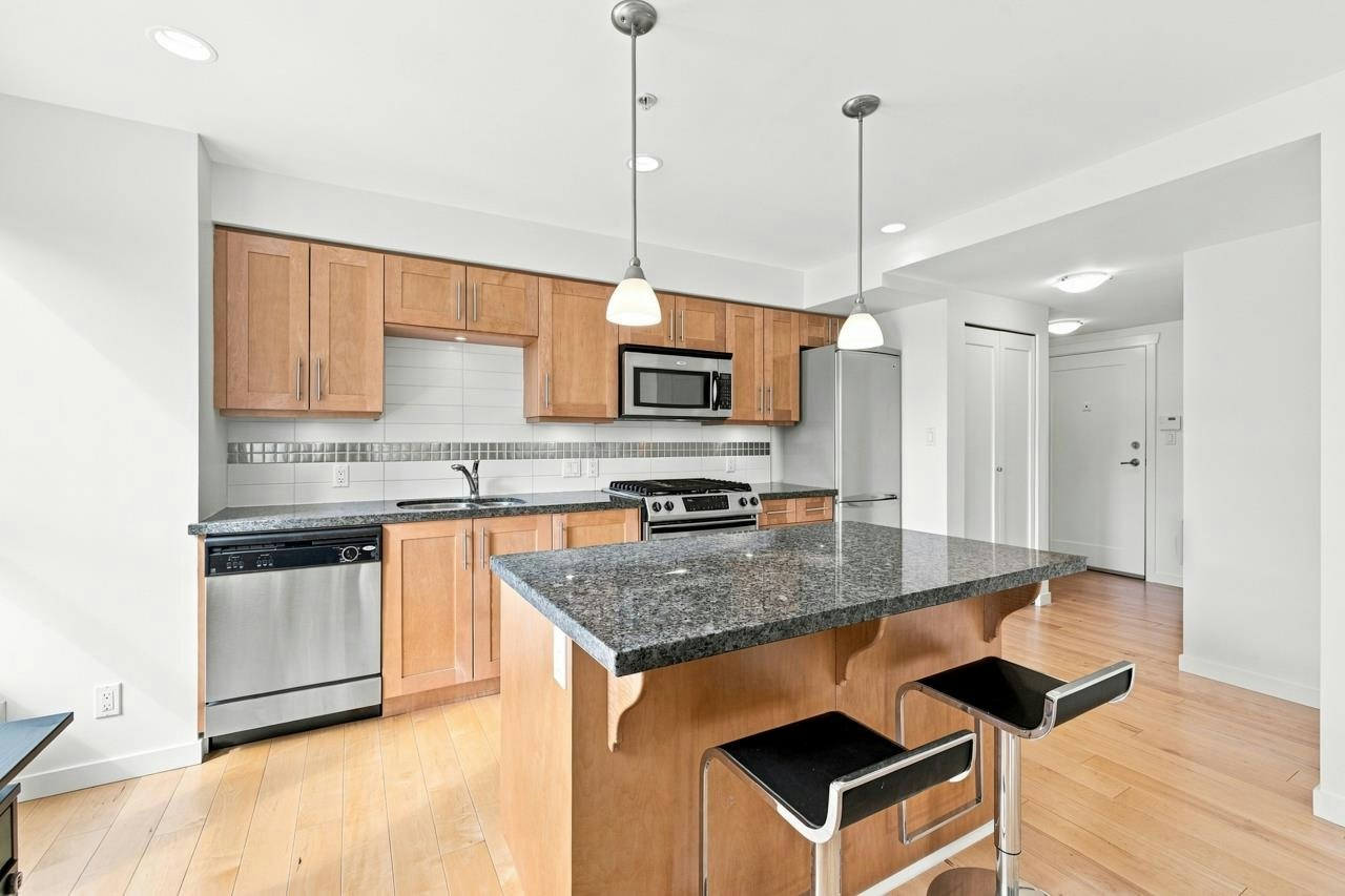 302-2626 Alberta Street - 3