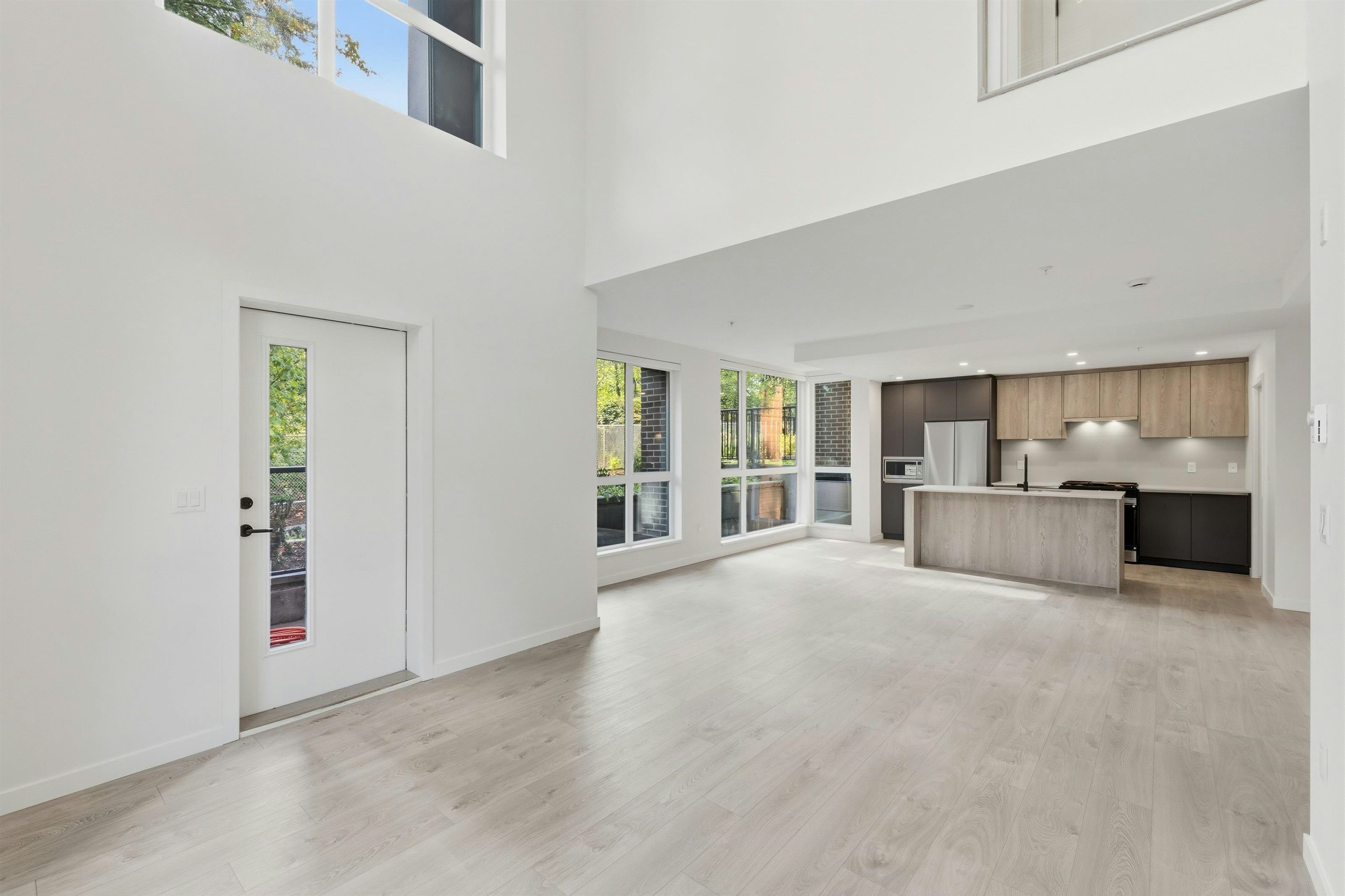 102-6585 195a Street - 3