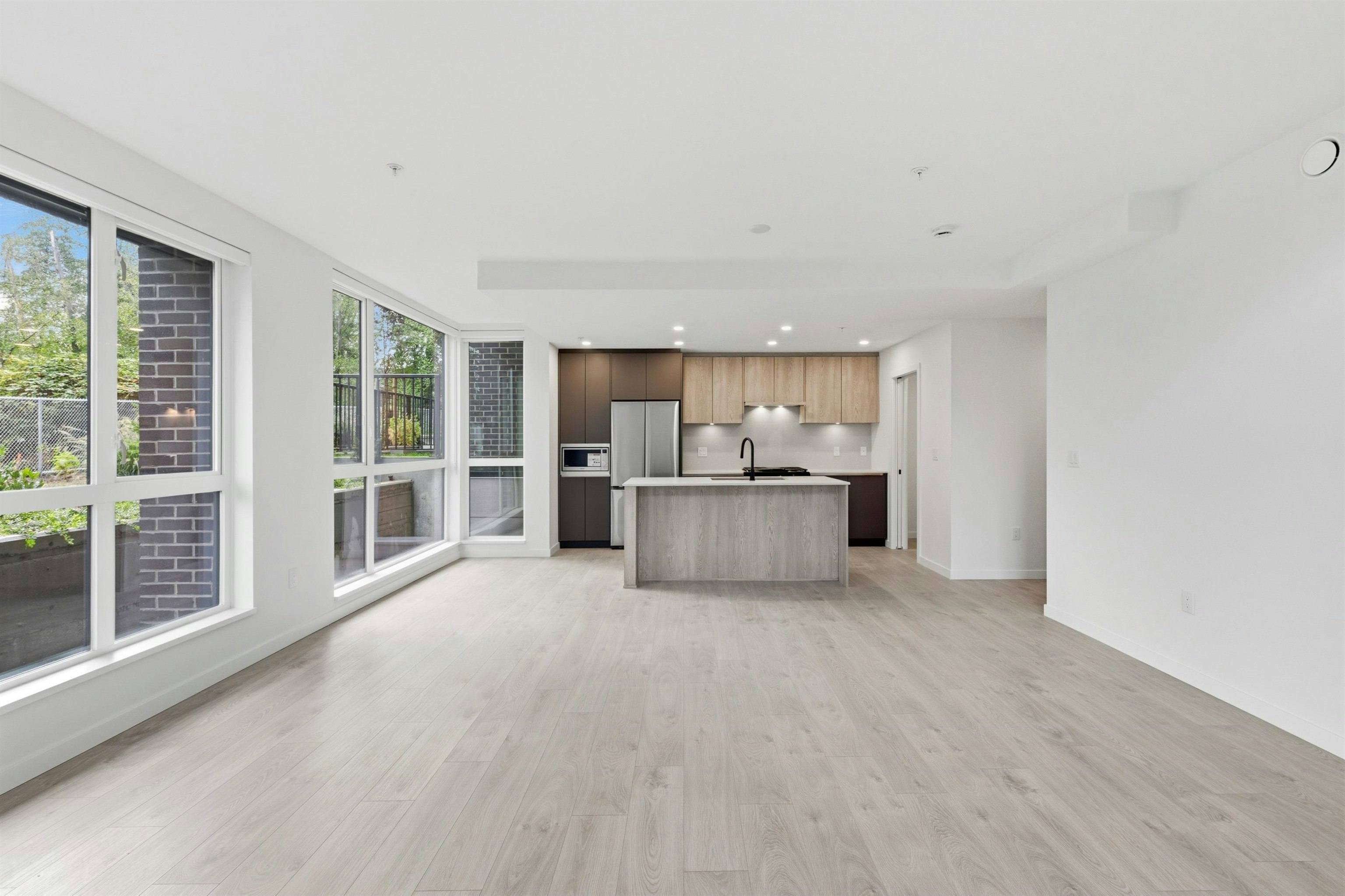 102-6585 195a Street - 5