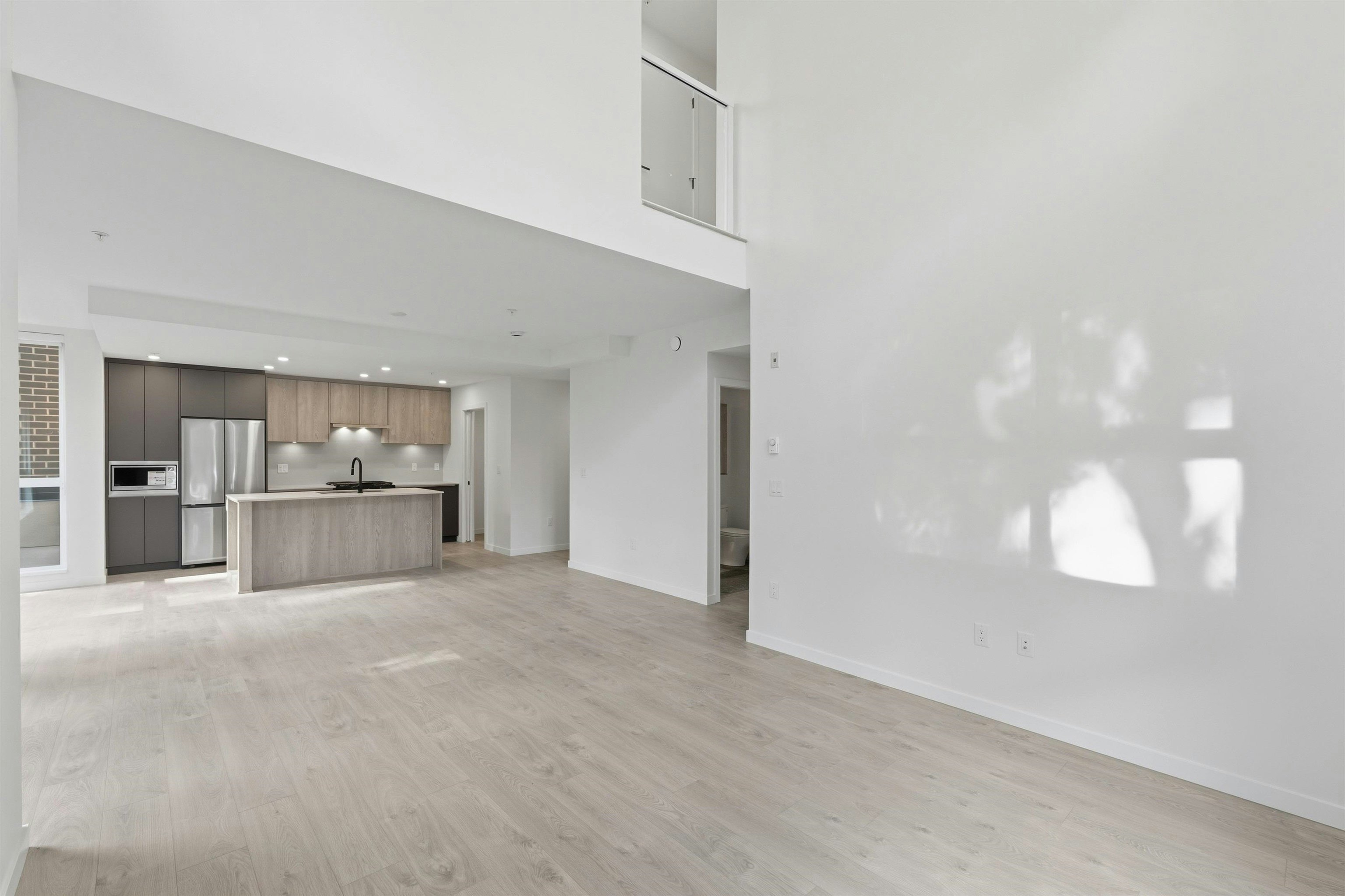 102-6585 195a Street - 4
