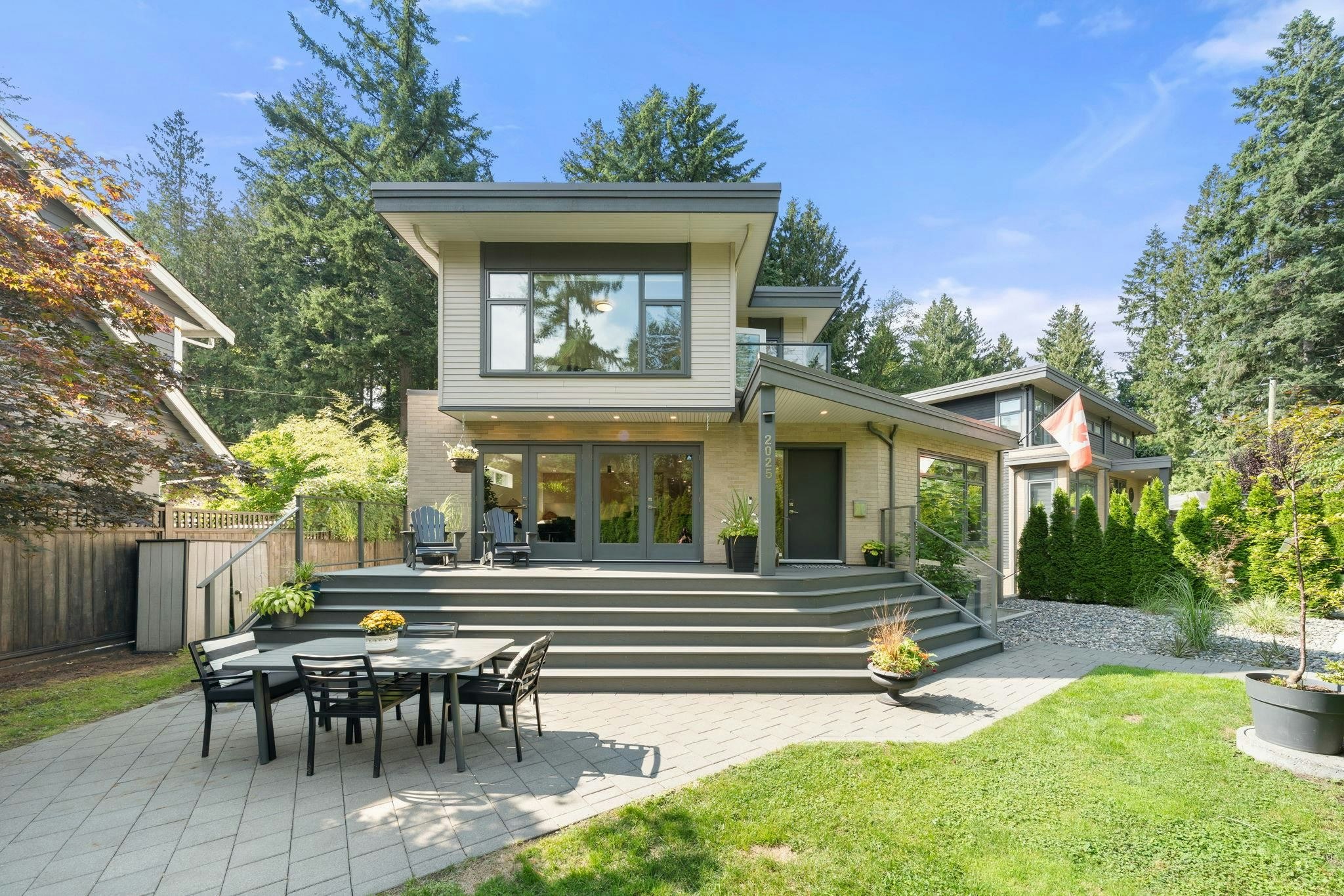 2025 Mackay Avenue, North Vancouver, BC, V7P 2M8