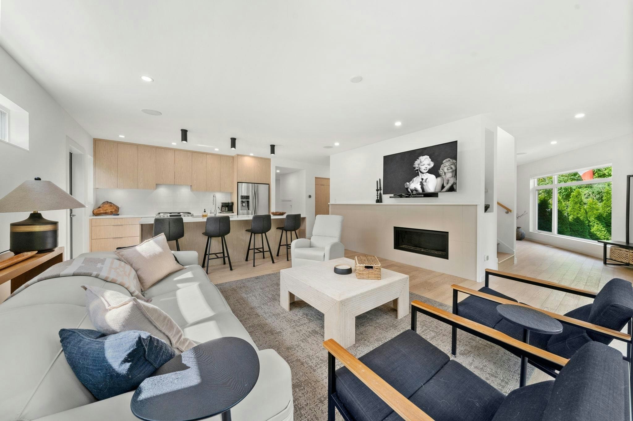 2025 Mackay Avenue - 2