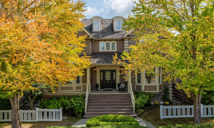 21646 Murray's Crescent