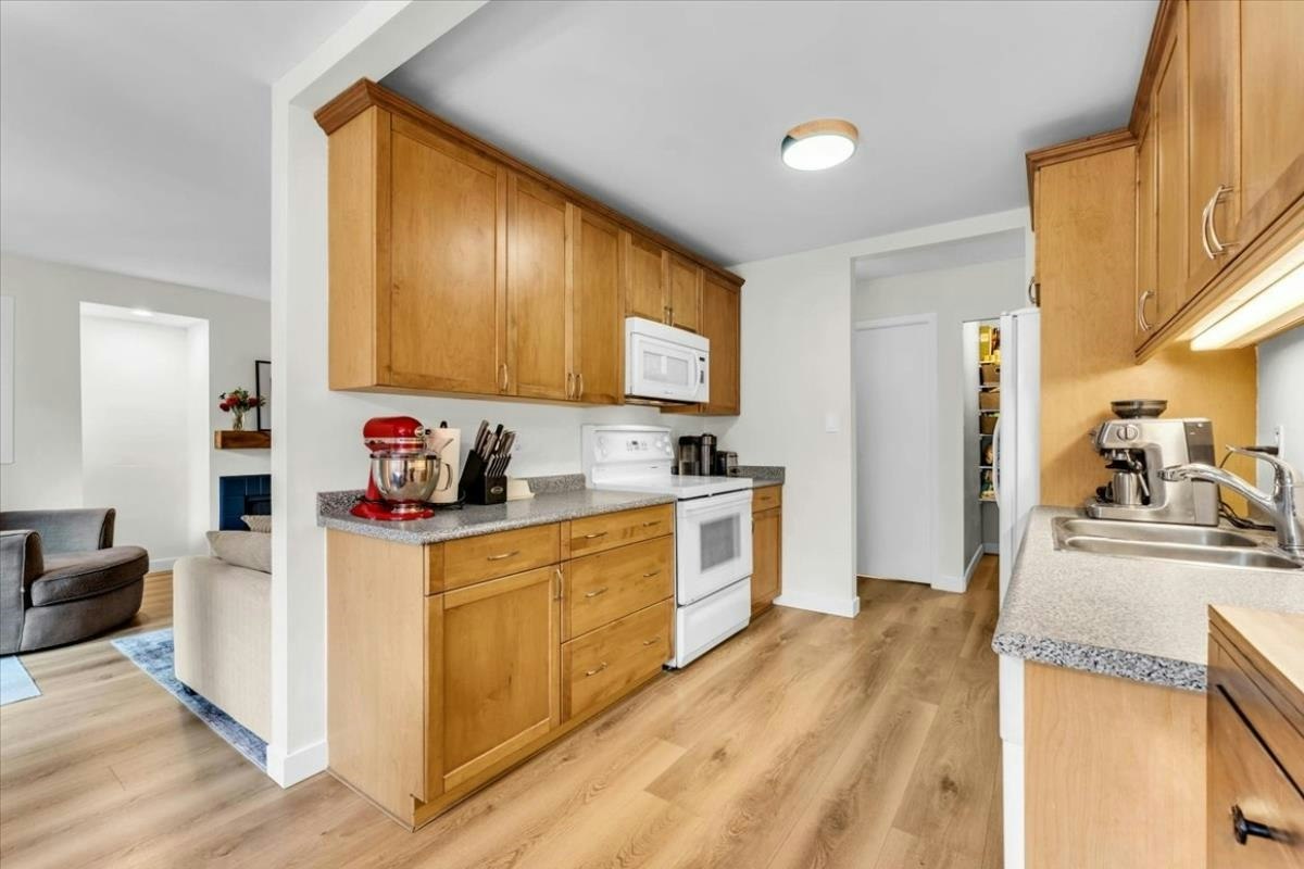 102-1935 W 1st Avenue, Vancouver, BC, V6J 1G7 - 10