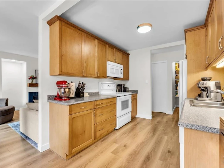 102-1935 W 1st Avenue, Vancouver, BC, V6J 1G7 - 10