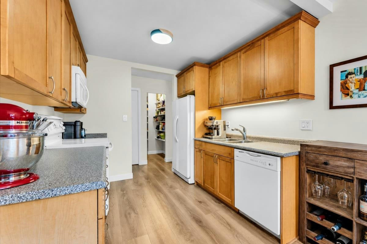 102-1935 W 1st Avenue, Vancouver, BC, V6J 1G7 - 11