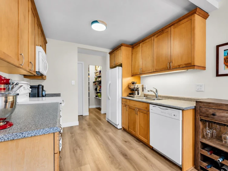 102-1935 W 1st Avenue, Vancouver, BC, V6J 1G7 - 11