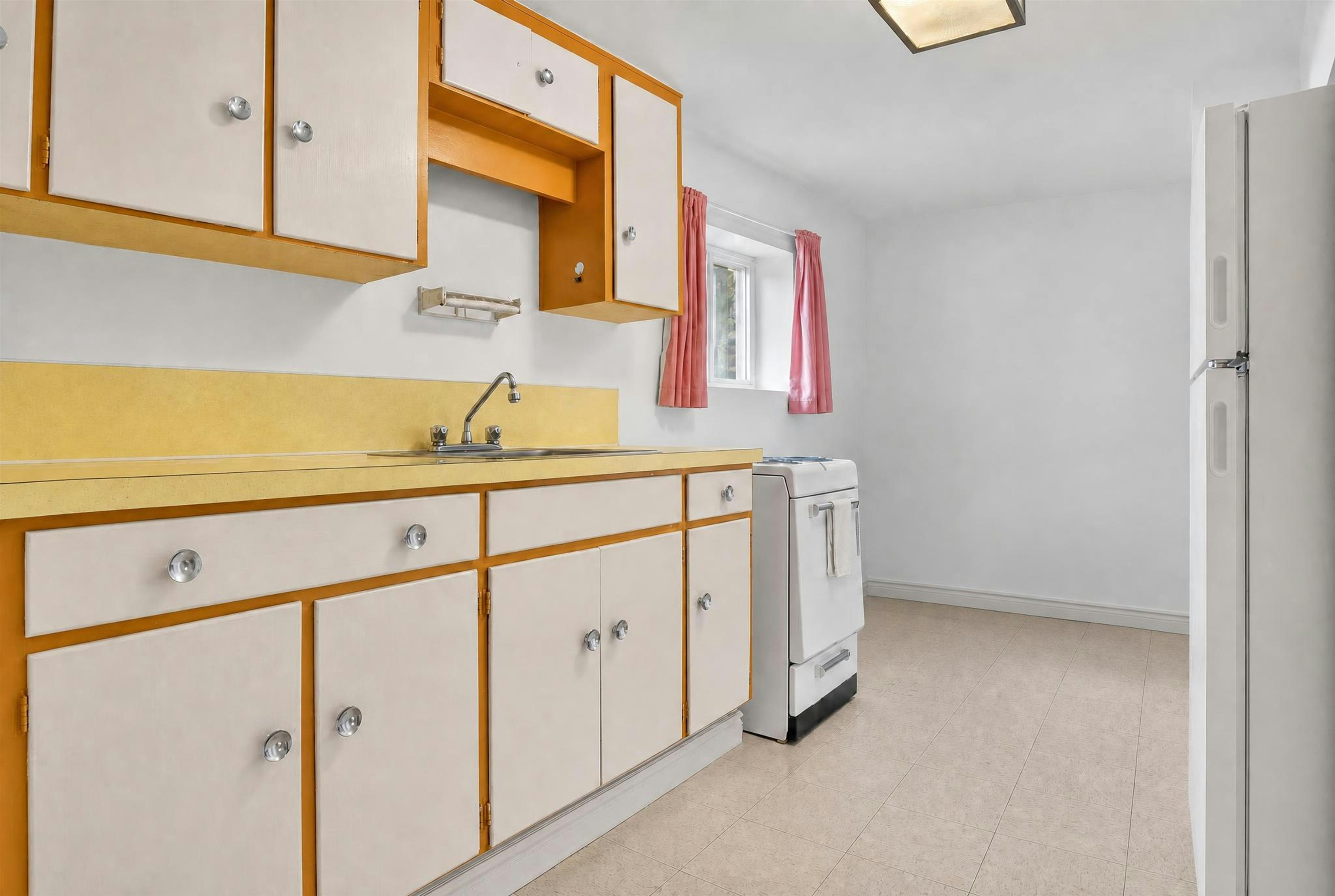 4205 Pender Street, Burnaby, BC, V5C 2M4 - 26