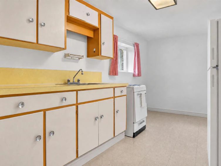 4205 Pender Street, Burnaby, BC, V5C 2M4 - 26