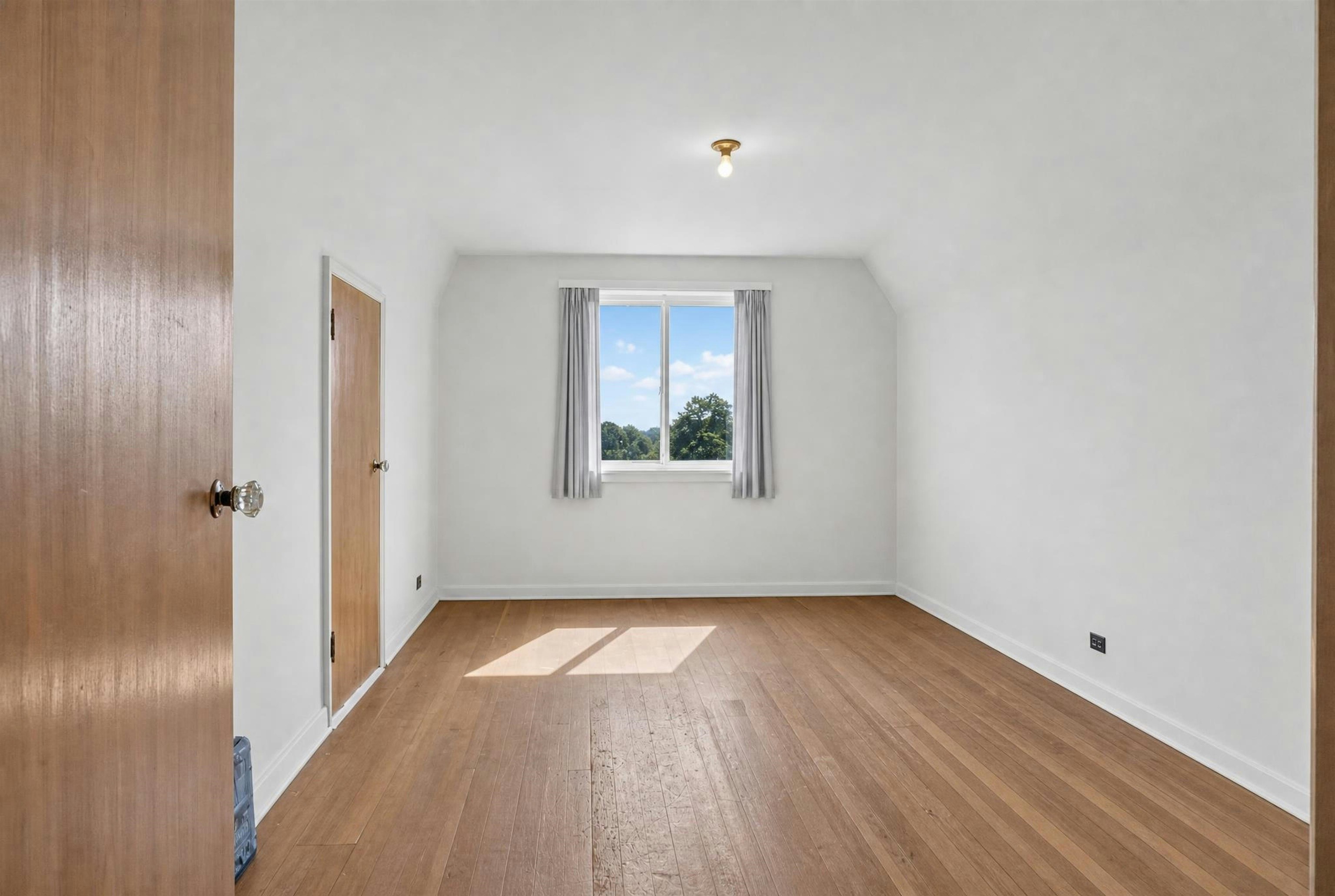4205 Pender Street, Burnaby, BC, V5C 2M4 - 12